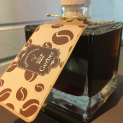 Kaffeelikör, handgefertigt mit Kaffee aus eigener Röstung, ein besonderes Geschmackserlebnis